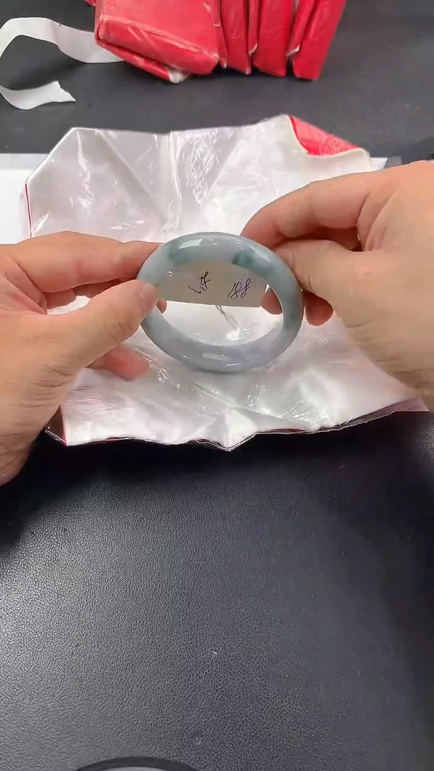 翡翠手镯未镶嵌202