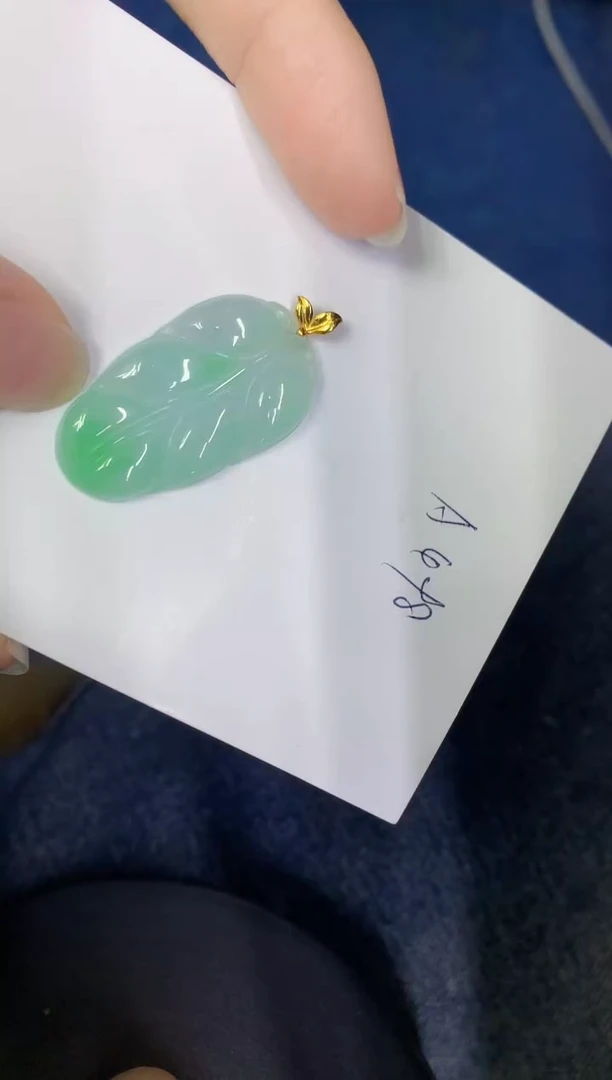 颈饰18K金镶嵌翡翠缅甸天然翡翠A货