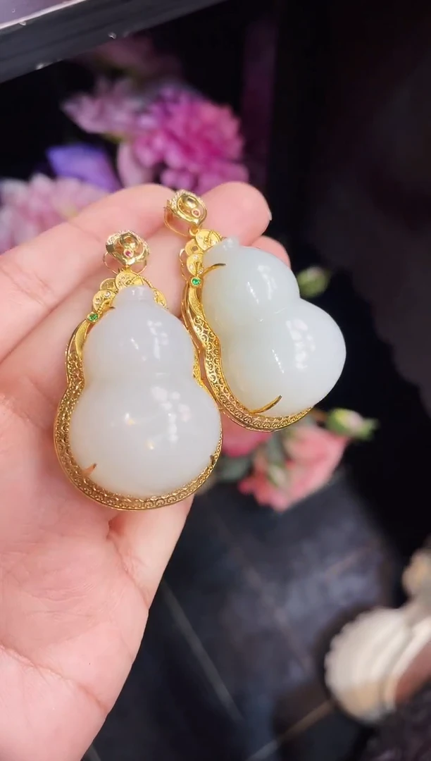 和田玉18K金镶嵌吊坠(赠链)36MM 多样性发一