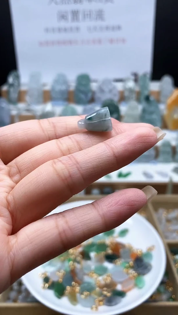 翡翠未镶嵌吊坠(不含链)73莲蓬