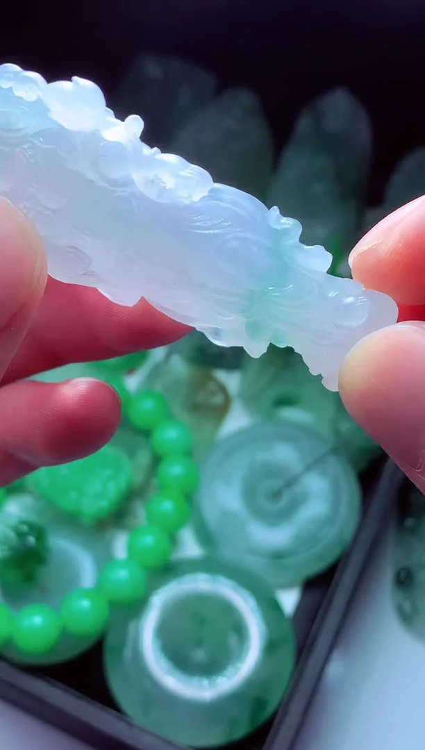 未镶嵌定制翡翠故*?翡翠毛货定制