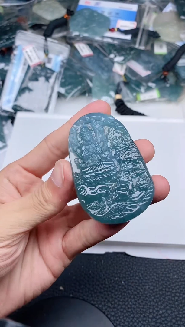 颈饰未镶嵌翡翠