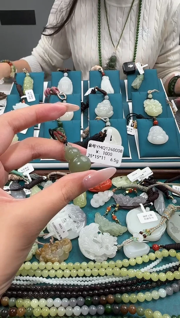 颈饰未镶嵌和田玉吊坠 YMQ