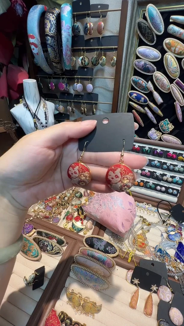 我****妞【孤品车11.6】玉琼楼马上有福大圆耳环 花位基本一样