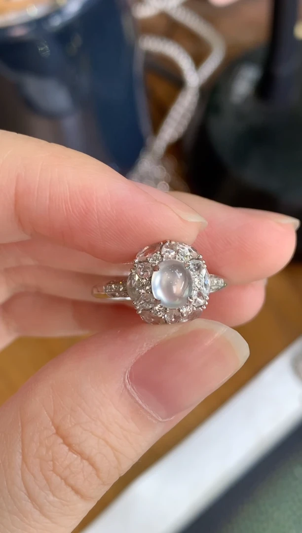 18K金镶嵌戒指翡翠蛋面戒指