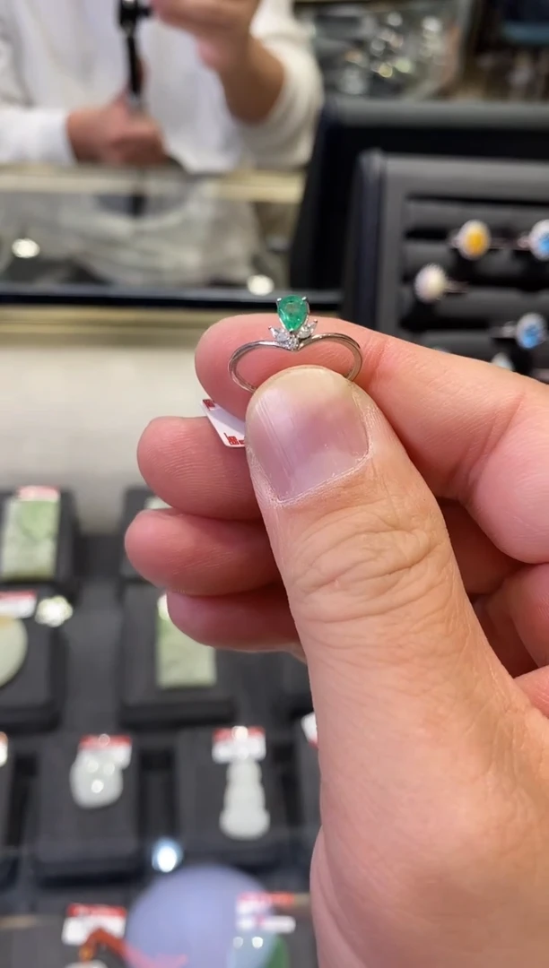 祖母绿戒指银S925镶嵌亏米福利