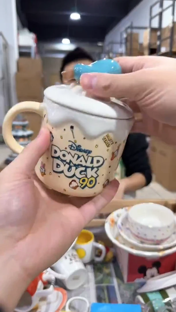 瓷片原盒90周年唐老鸭带盖杯