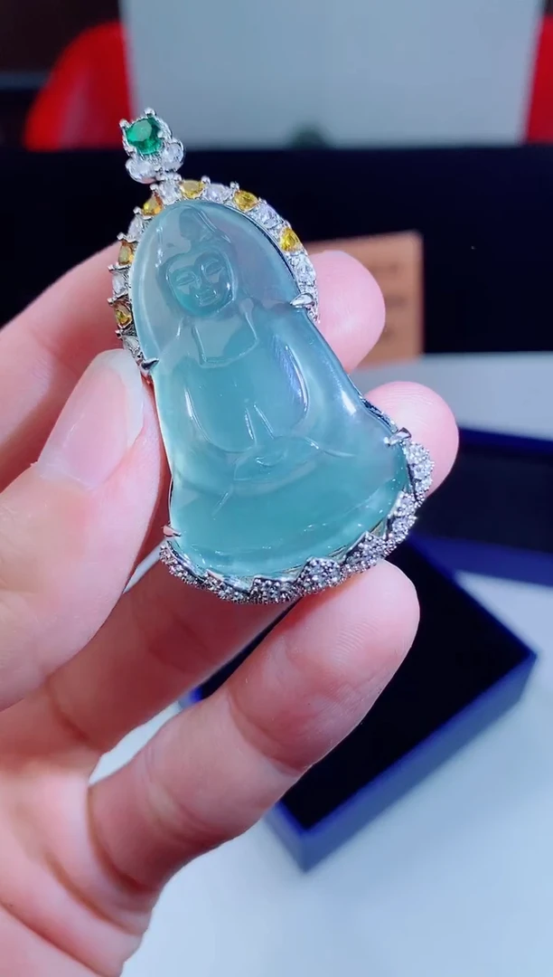 颈饰未镶嵌翡翠