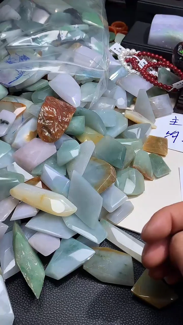翡翠挂件未镶嵌19