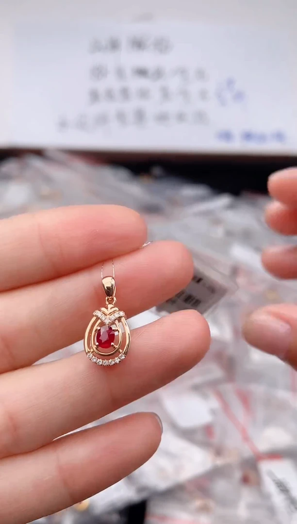 颈饰18K金镶嵌红宝石--专柜--