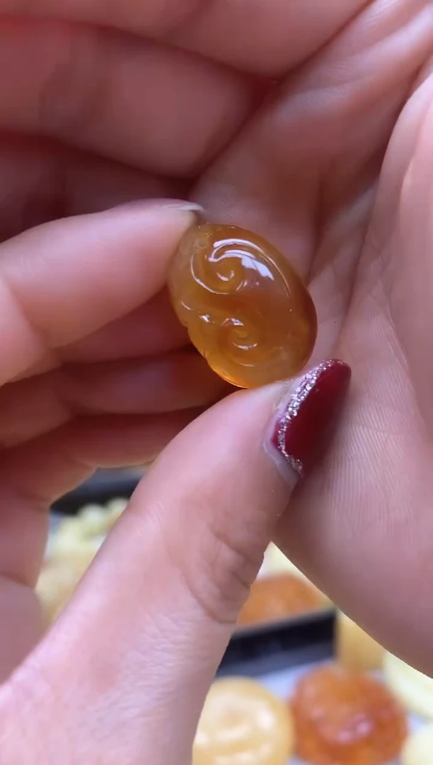 【闪购商品】琥珀裸石未镶嵌挂坠