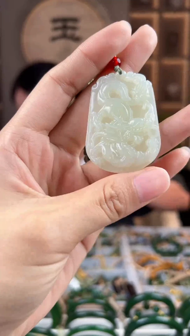 颈饰未镶嵌和田玉拍一发一，拍一发一