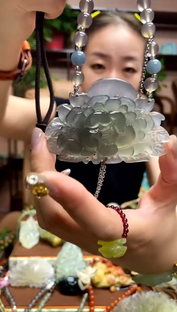 未镶嵌岫玉颈饰·