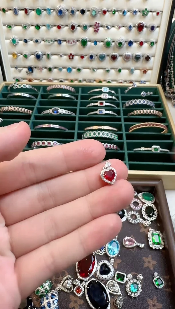 颈饰未镶嵌红宝石红宝石吊坠