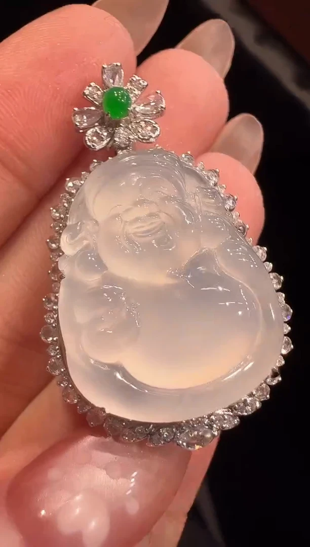 颈饰18K金镶嵌翡翠吊坠