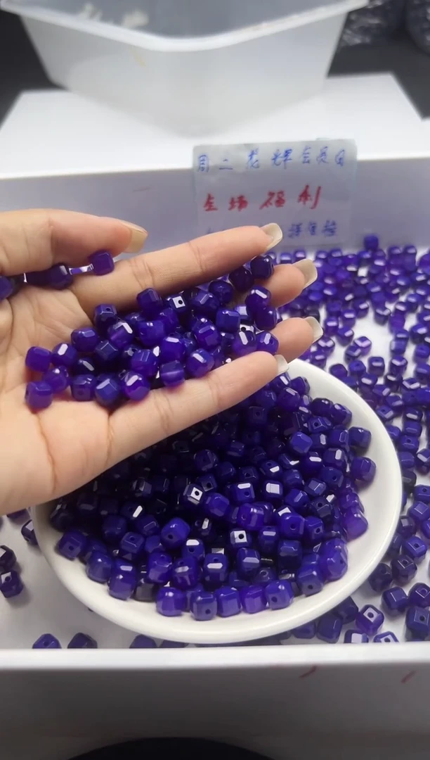 玛瑙/玉髓颈饰未镶嵌w43舒俱来方糖7*7mm*20颗