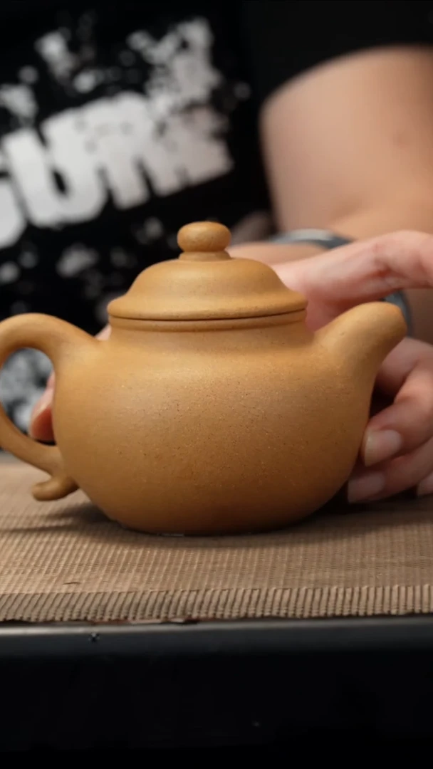 茶壶紫砂黄金段莲子260c