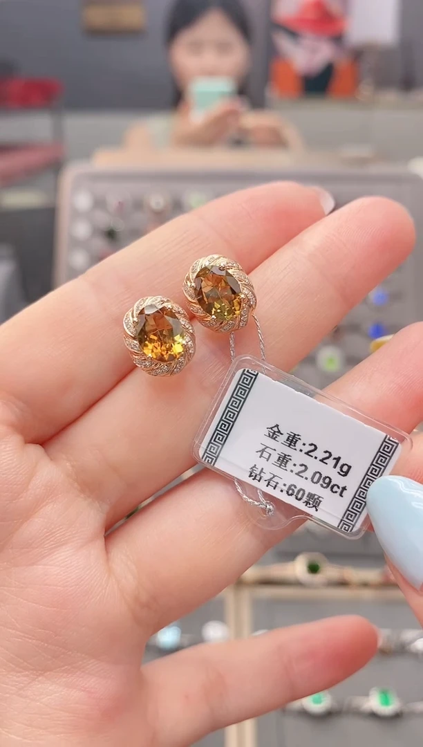 18K金镶嵌耳饰碧玺2.09  配钻