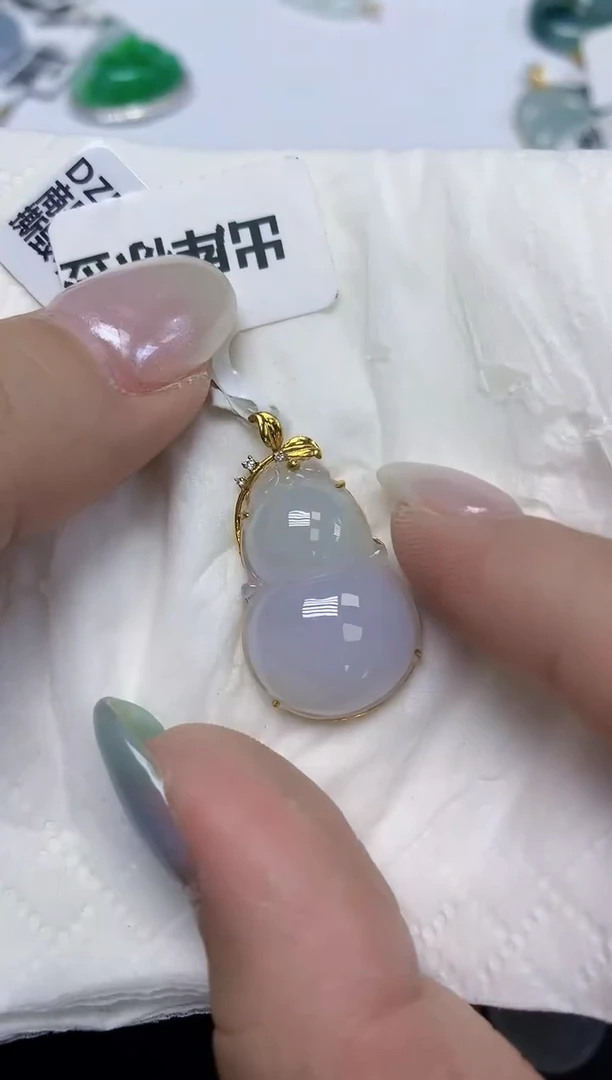 翡翠18K金镶嵌颈饰天然缅甸翡翠A货