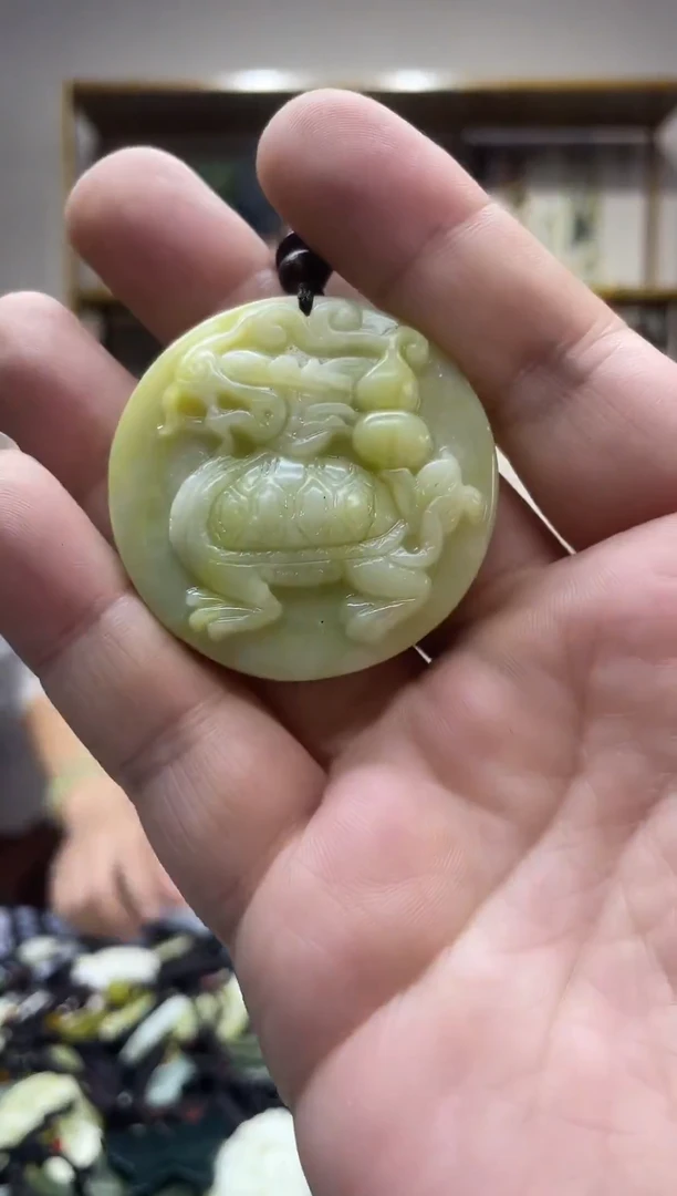 未镶嵌岫玉吊坠·