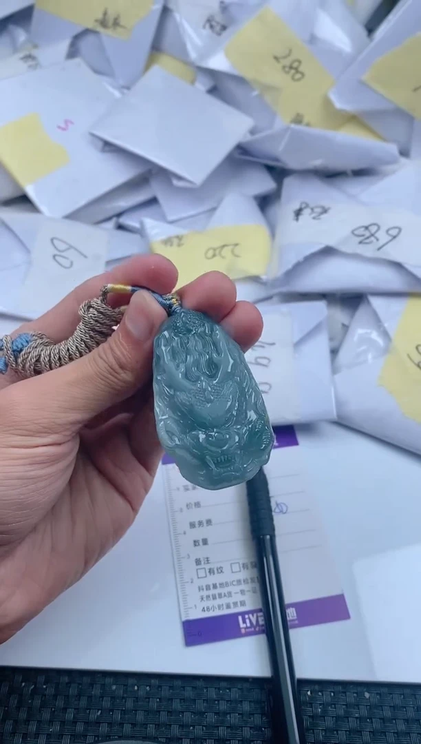 翡翠未镶嵌颈饰