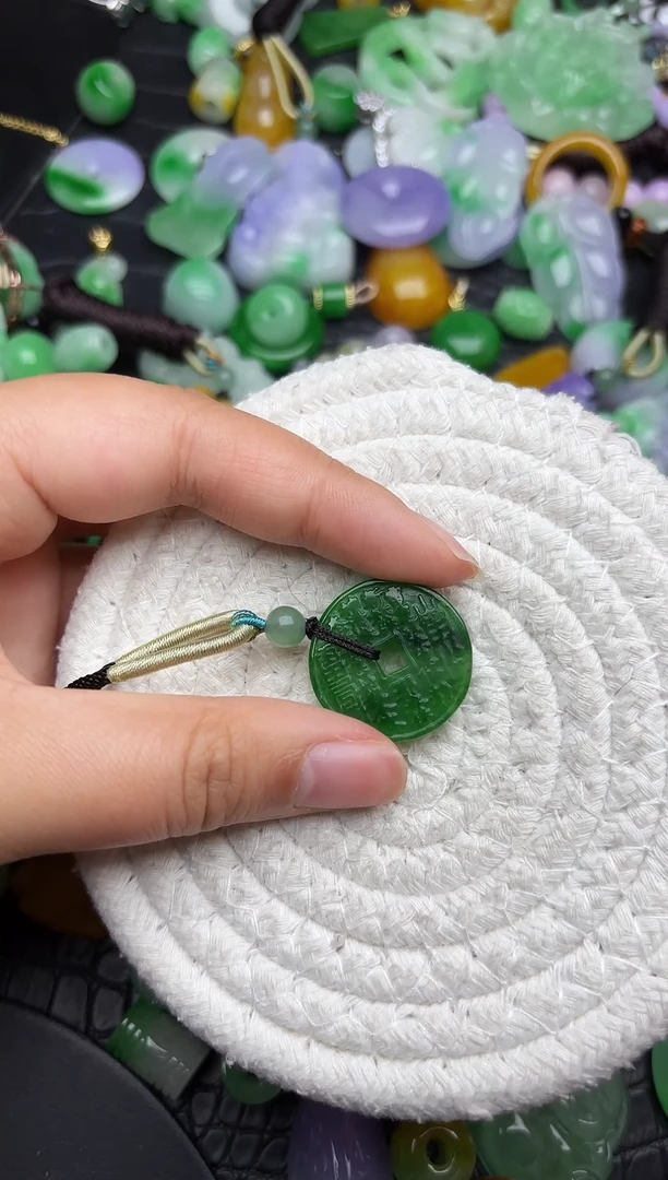 颈饰未镶嵌翡翠缅甸翡翠吊坠