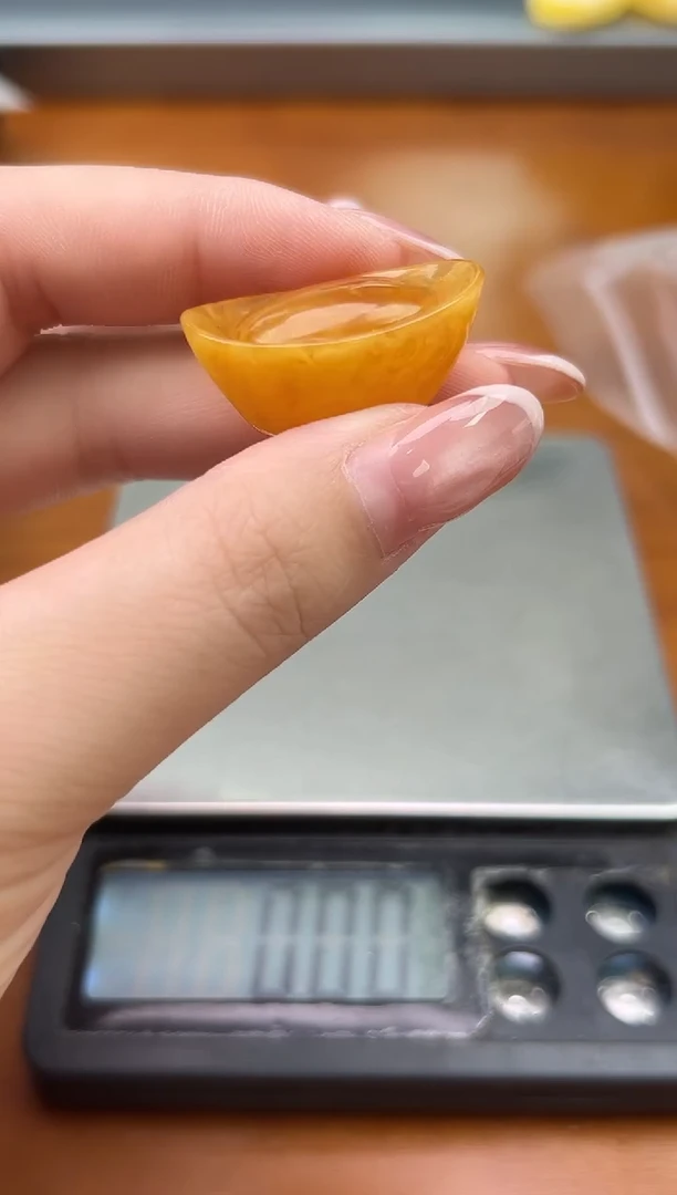 未镶嵌琥珀裸石琥珀蜜蜡吊坠