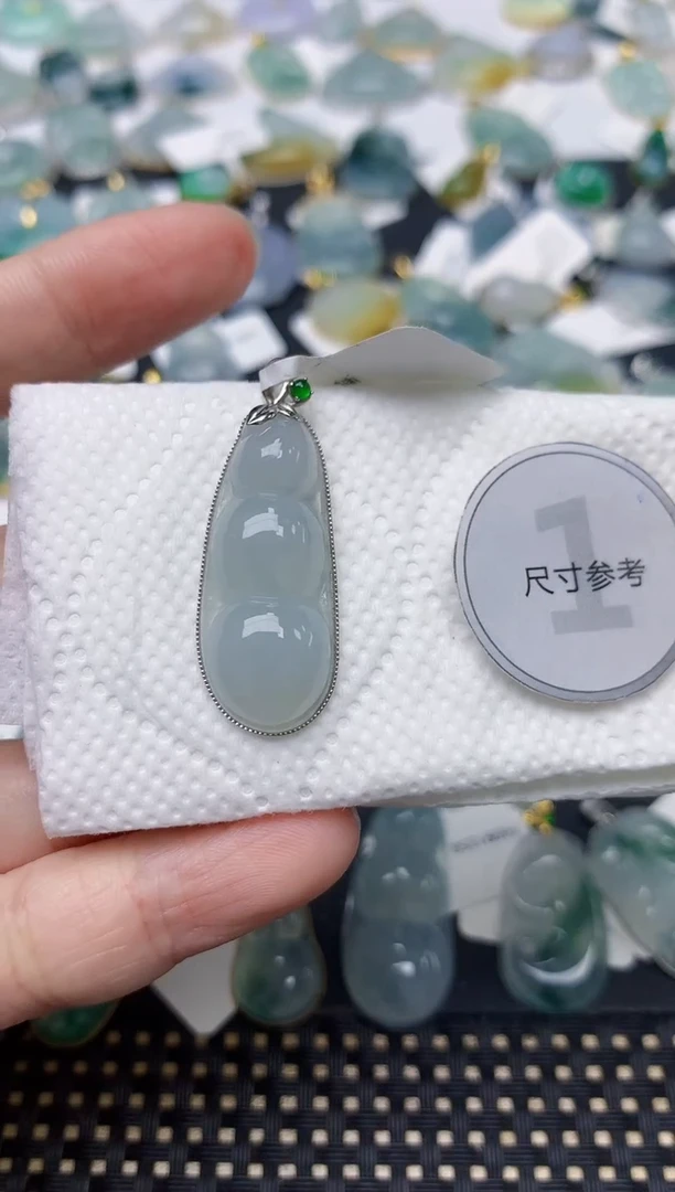 颈饰18K金镶嵌翡翠天然缅甸A货翡翠