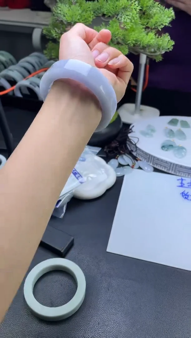 定制翡翠手镯未镶嵌手镯