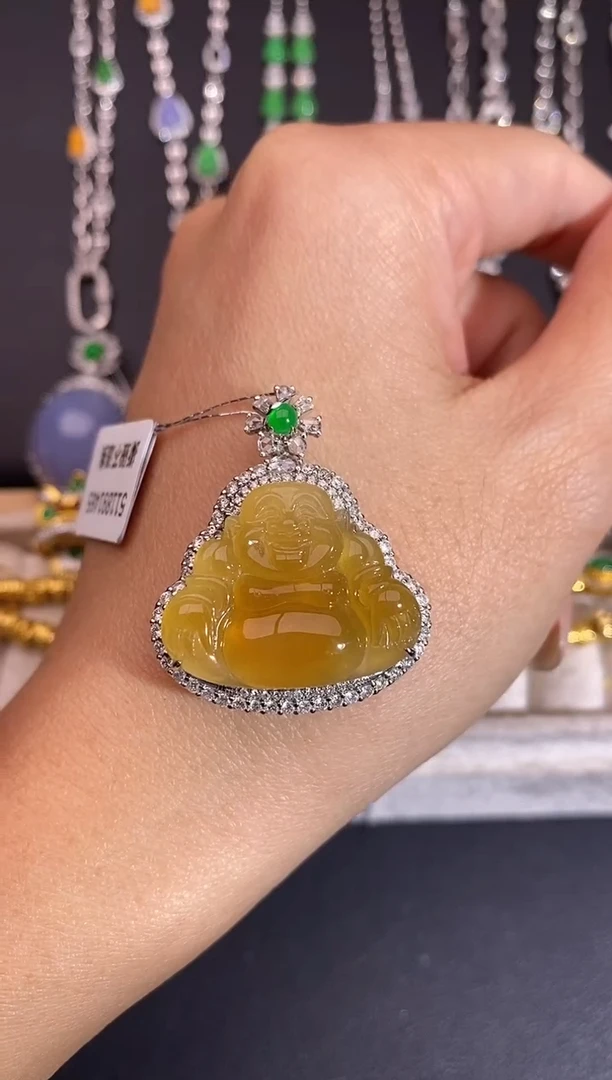 颈饰18K金镶嵌翡翠吊坠