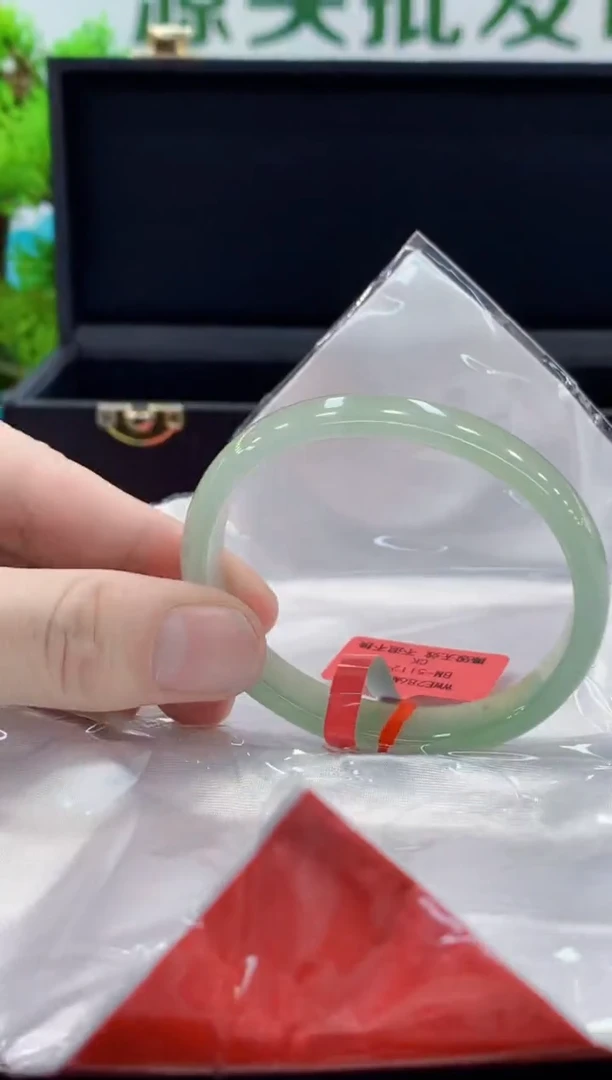 未镶嵌手镯翡翠翡翠手镯
