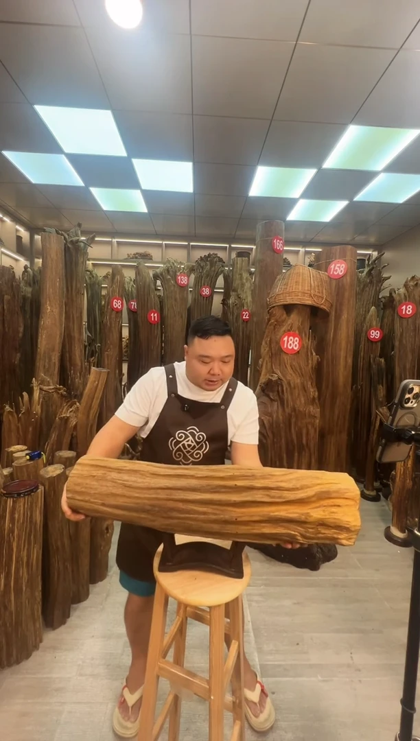 沉香碎屑沉香沉香原料摆件工艺品一百元以上带底座