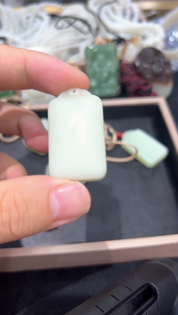 和田玉未镶嵌颈饰玉牌（多样性发货）