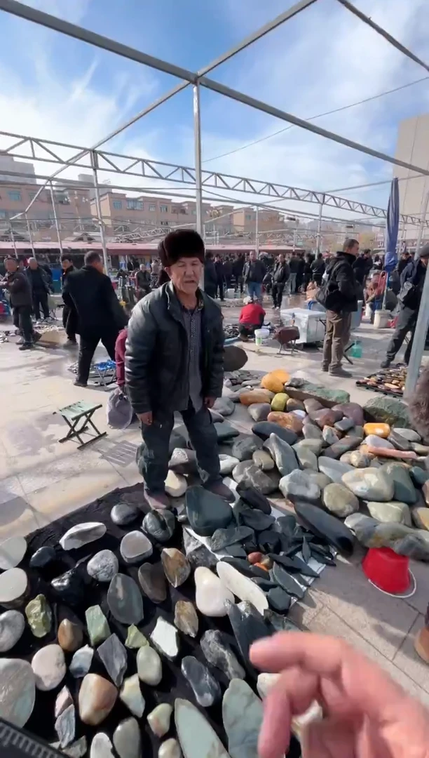 未镶嵌和田玉（糖玉）挂件和田玉