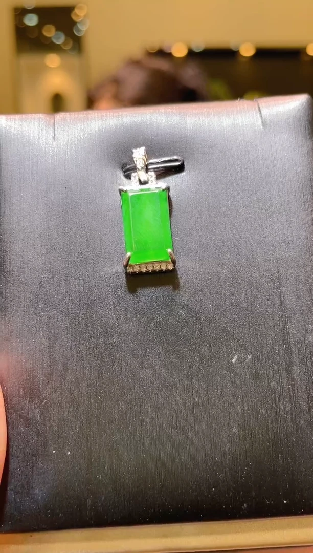 【闪购商品】翡翠吊坠(不含链)银S925镶嵌A8