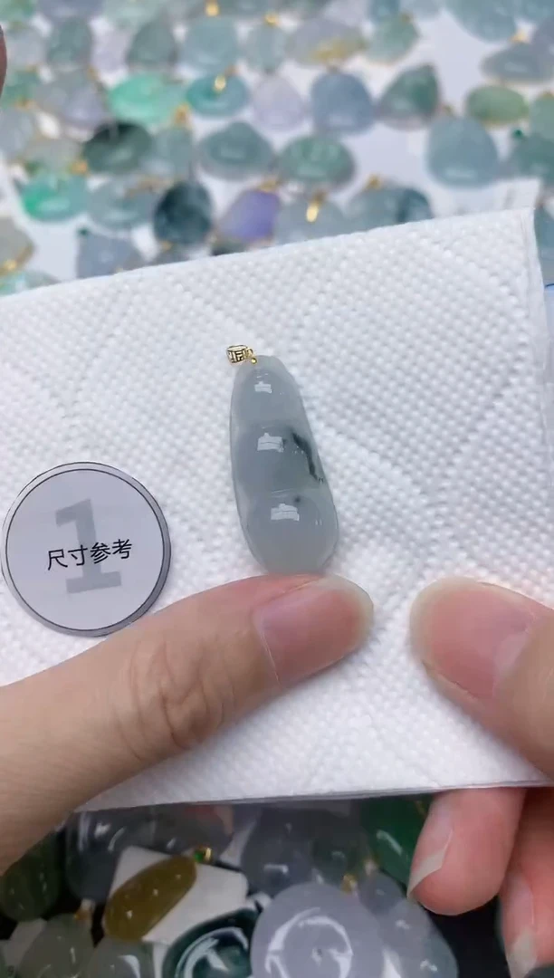 颈饰18K金镶嵌翡翠天然A货翡翠