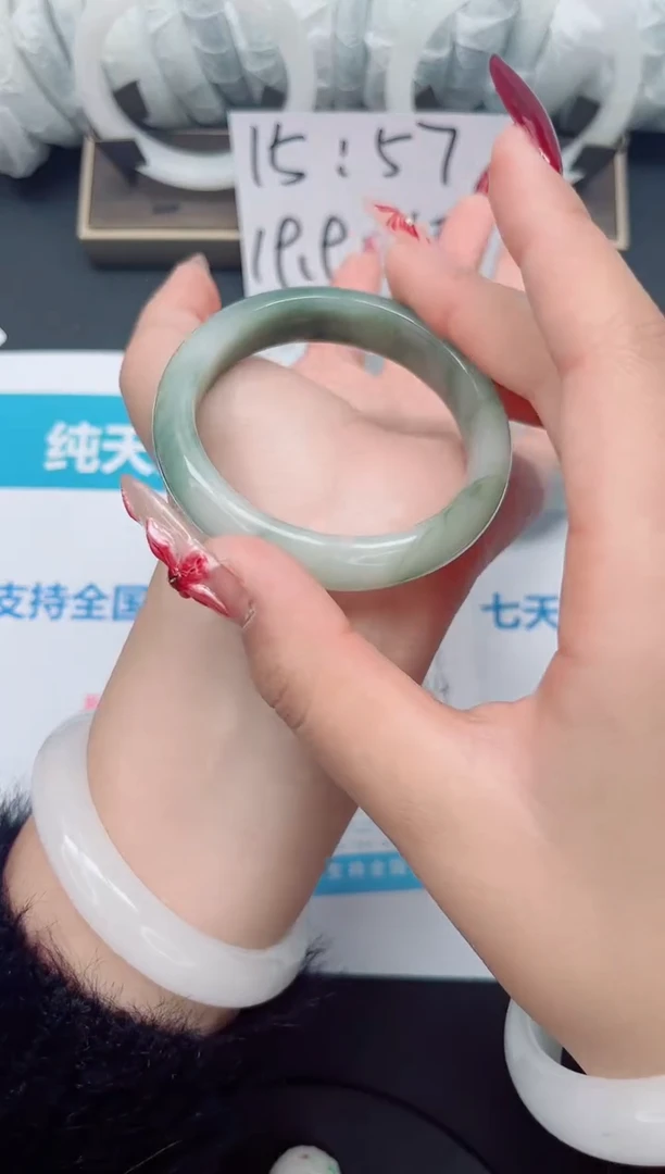 【闪购商品】石英质玉手镯未镶嵌b61