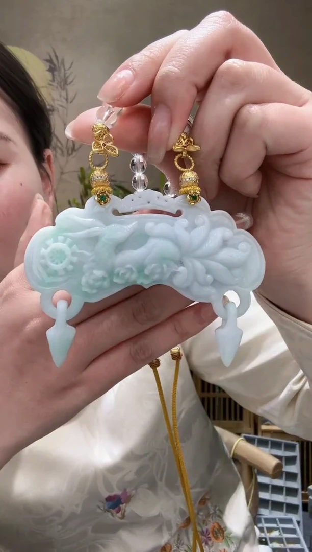 【闪购商品】翡翠颈饰未镶嵌吊坠