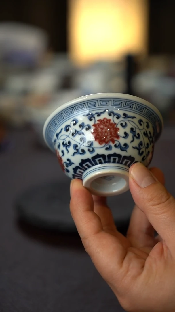 （小）景德镇全手工手绘青花釉里红缠枝莲压手杯