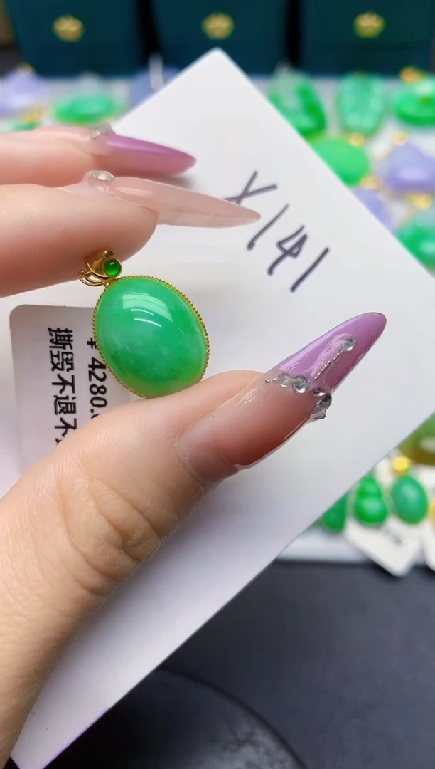 颈饰18K金镶嵌翡翠缅甸天然翡翠A货