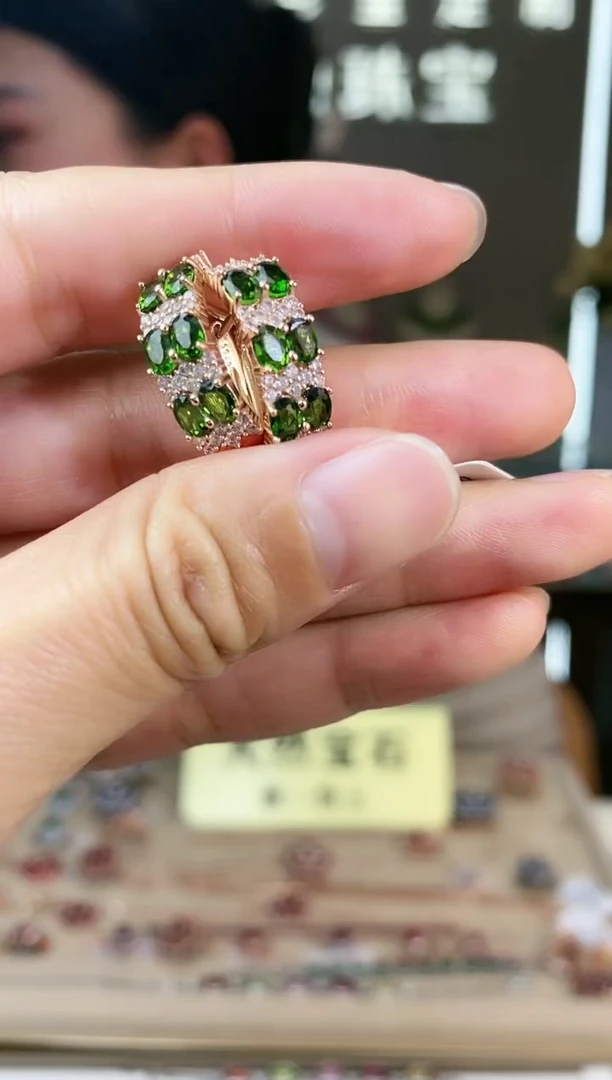 【闪购商品】透辉石耳饰银S925镶嵌耳饰