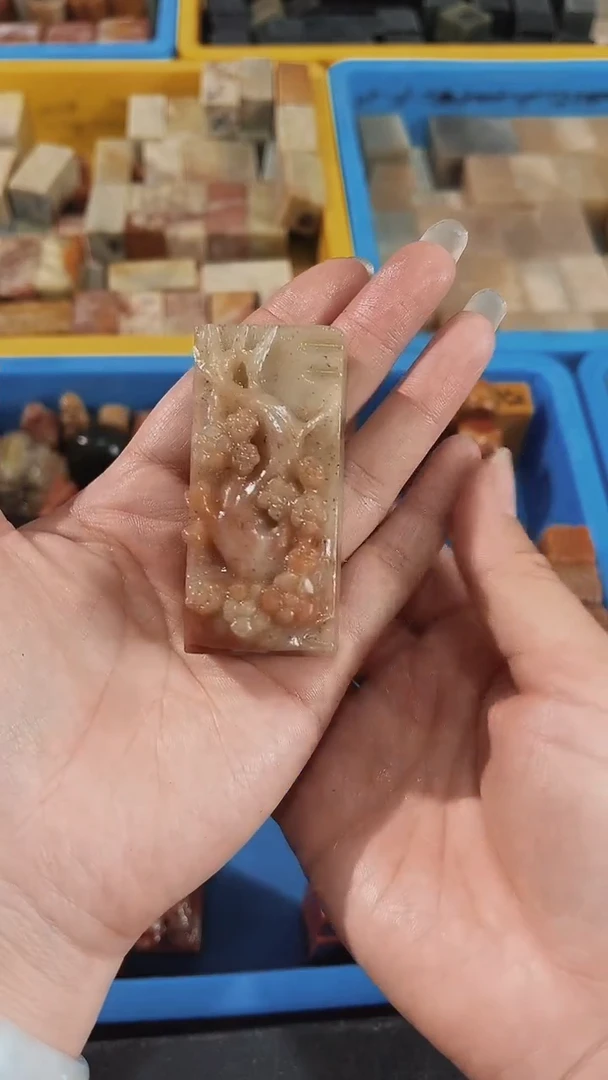 老挝石用****8瑕疵不规则章带雕钮
