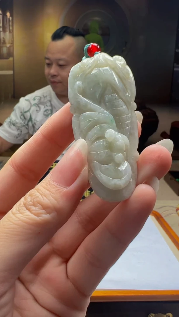 翡翠未镶嵌颈饰SY2025-6-24-1