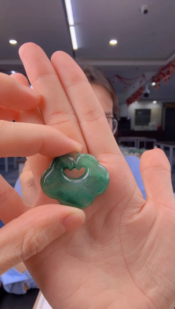 石英质玉未镶嵌吊坠(赠链)祥云锁1