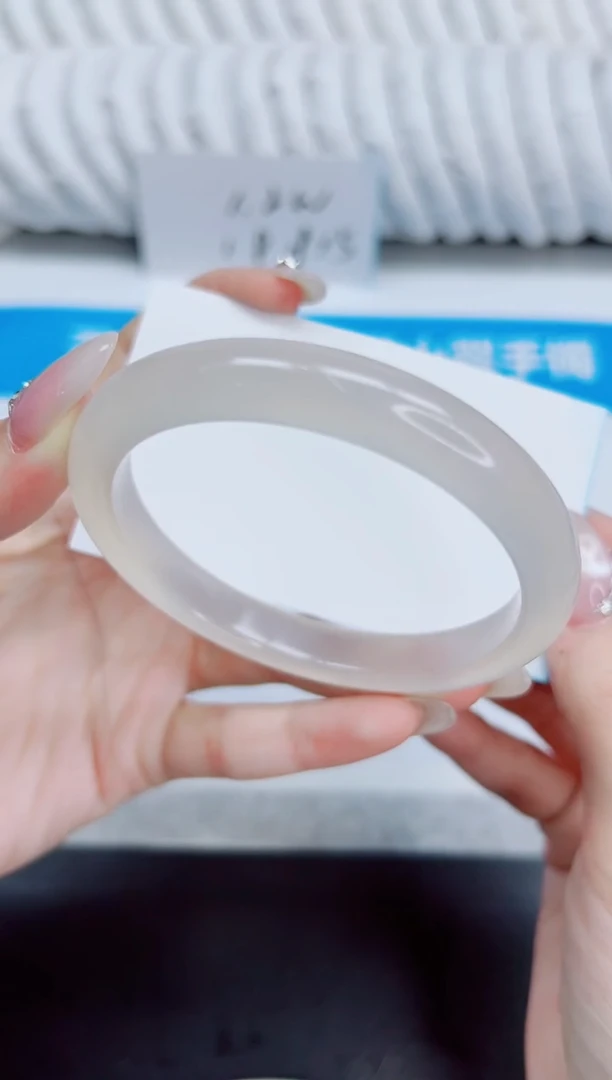 未镶嵌手镯石英质玉153/56.8