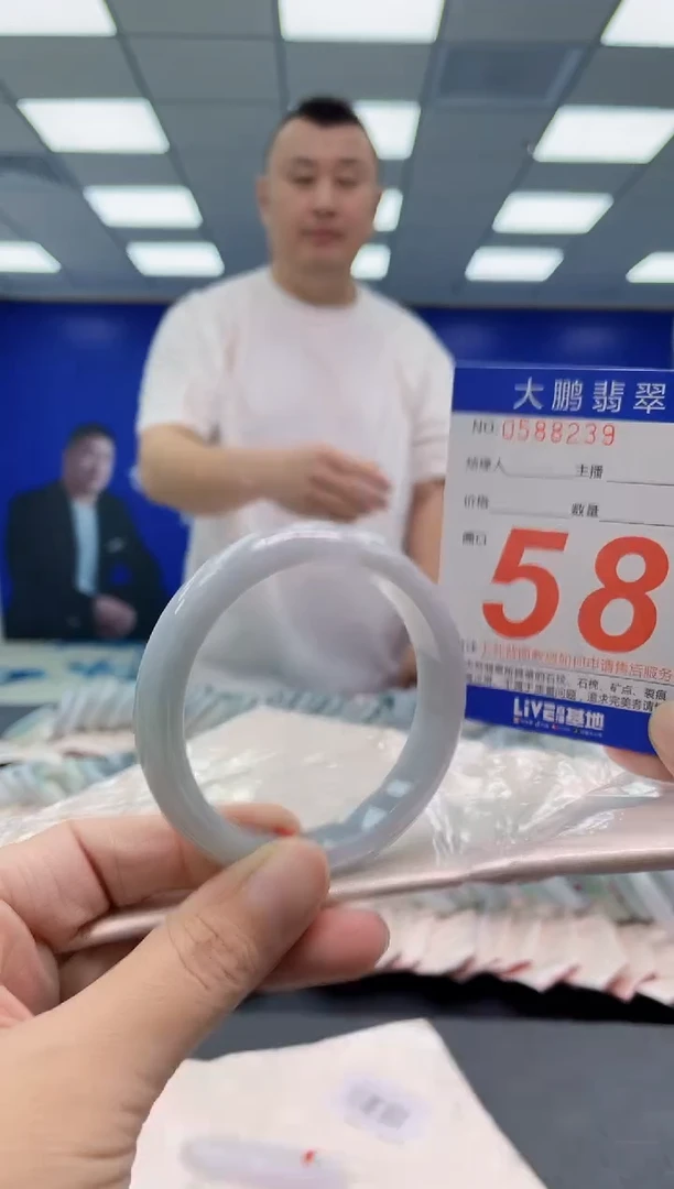 翡翠手镯未镶嵌AAAAAAAAAA