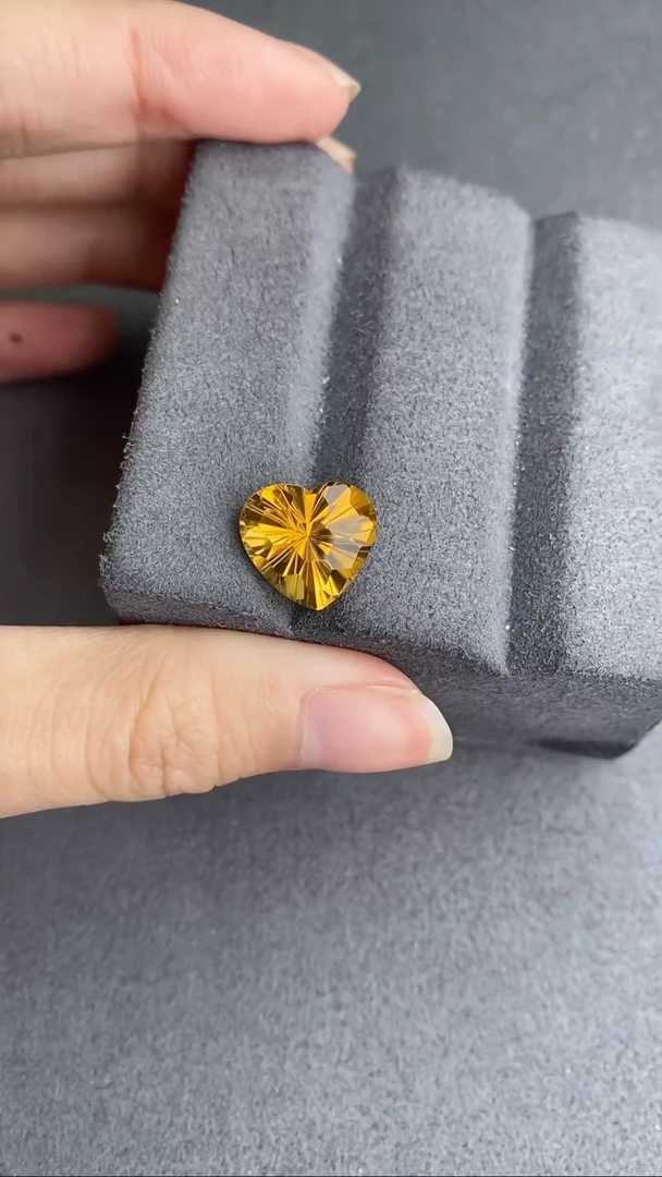 【闪购商品】黄晶笔搁未镶嵌5.88CT--------
