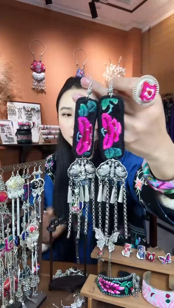 【闪购商品】刺绣纯手工民族风耳环