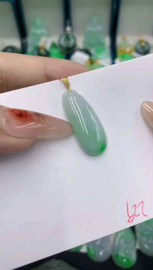 翡翠18K金镶嵌颈饰111111111