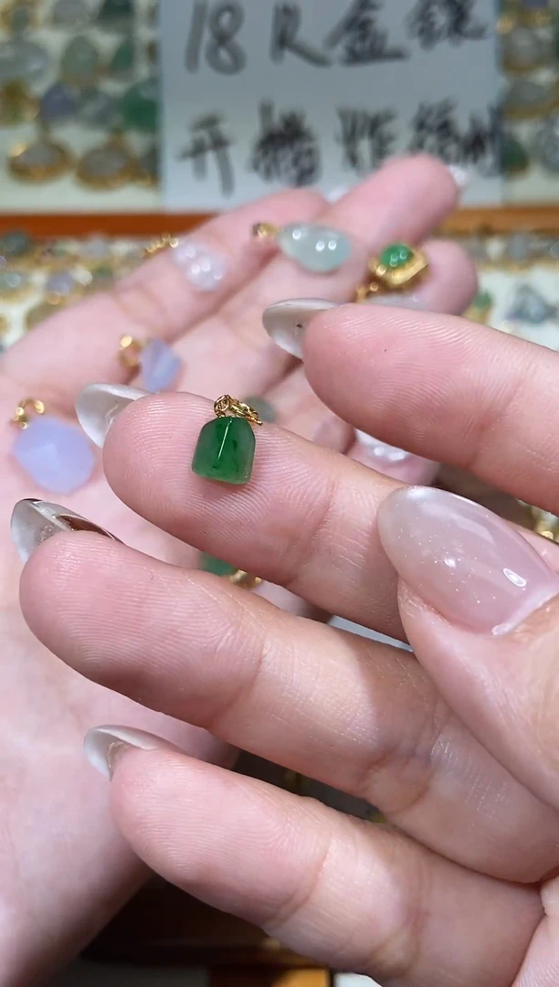 颈饰18K金镶嵌翡翠11111111